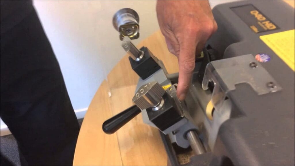 How to Cut a Car Key Easily