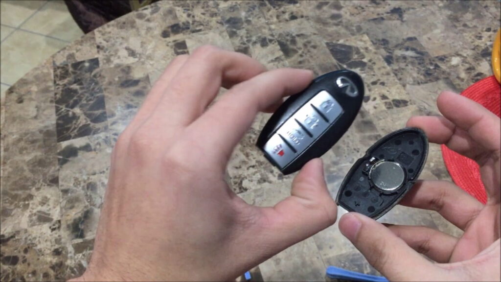 How to Open Infiniti Key Fob